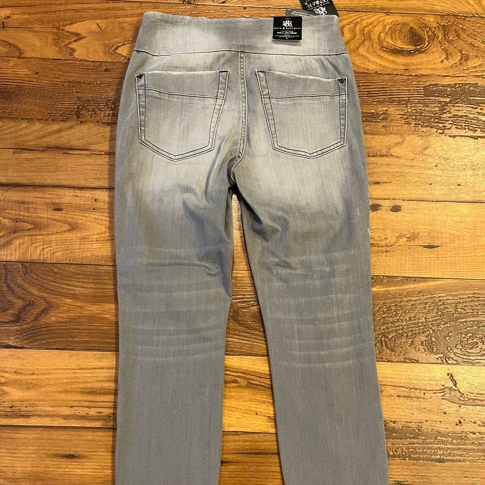 NWT- Rock & Republic Cropped Jeans- Size 8 - Picture 5 of 11
